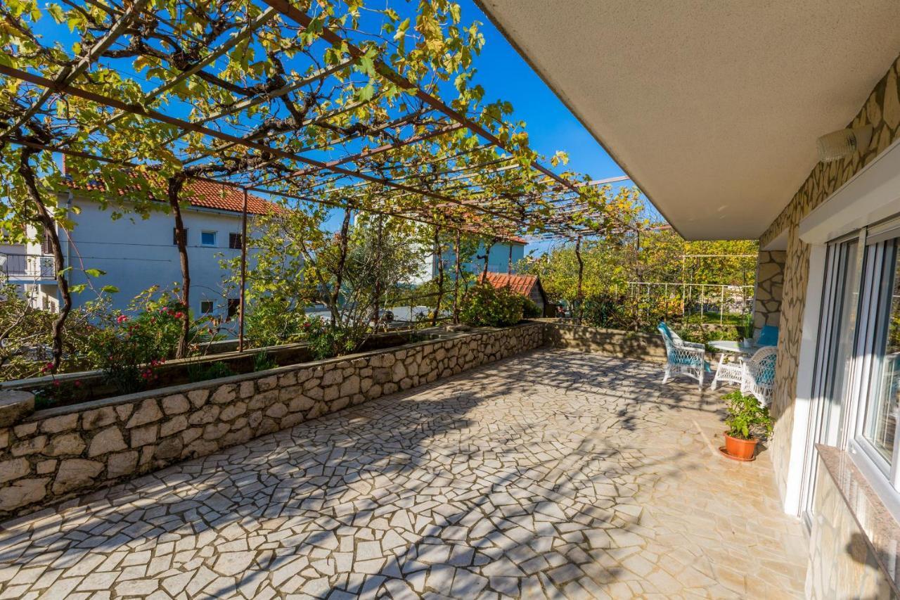 Apartments Melita Dramalj Exterior photo
